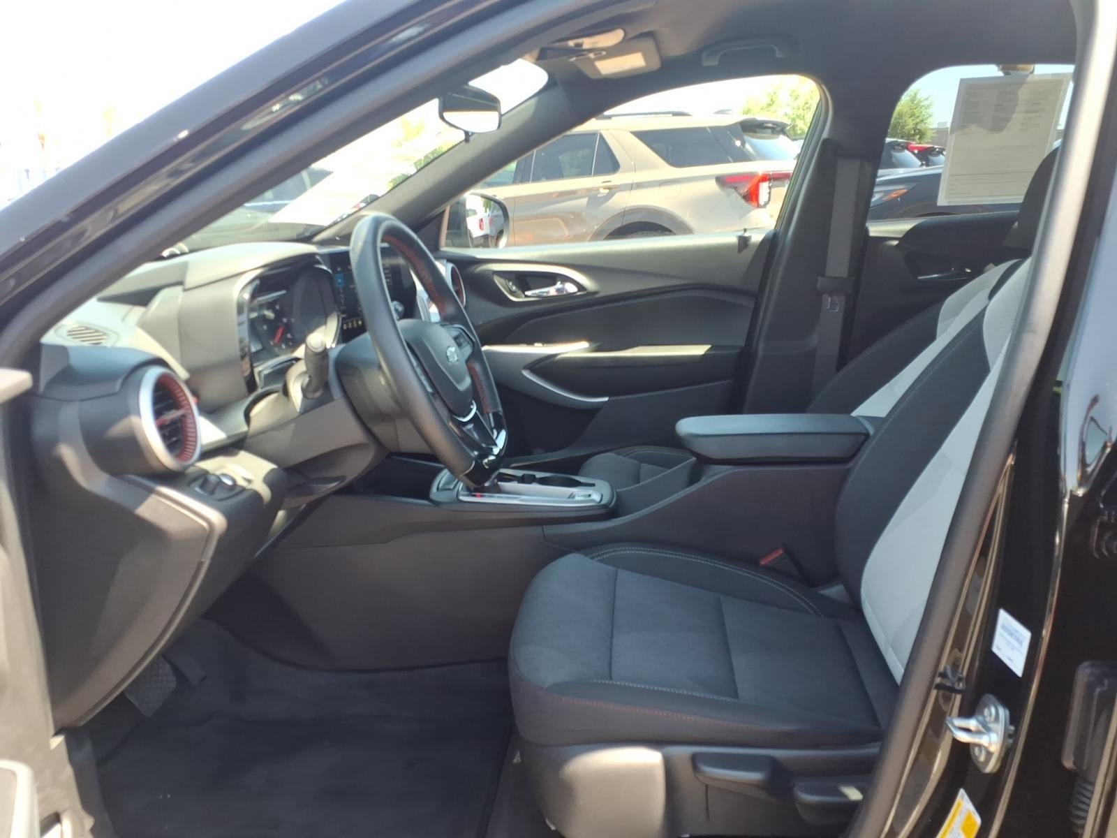 Used 2025 Chevrolet Trax RS w/ Driver Confidence Package FWD image 14