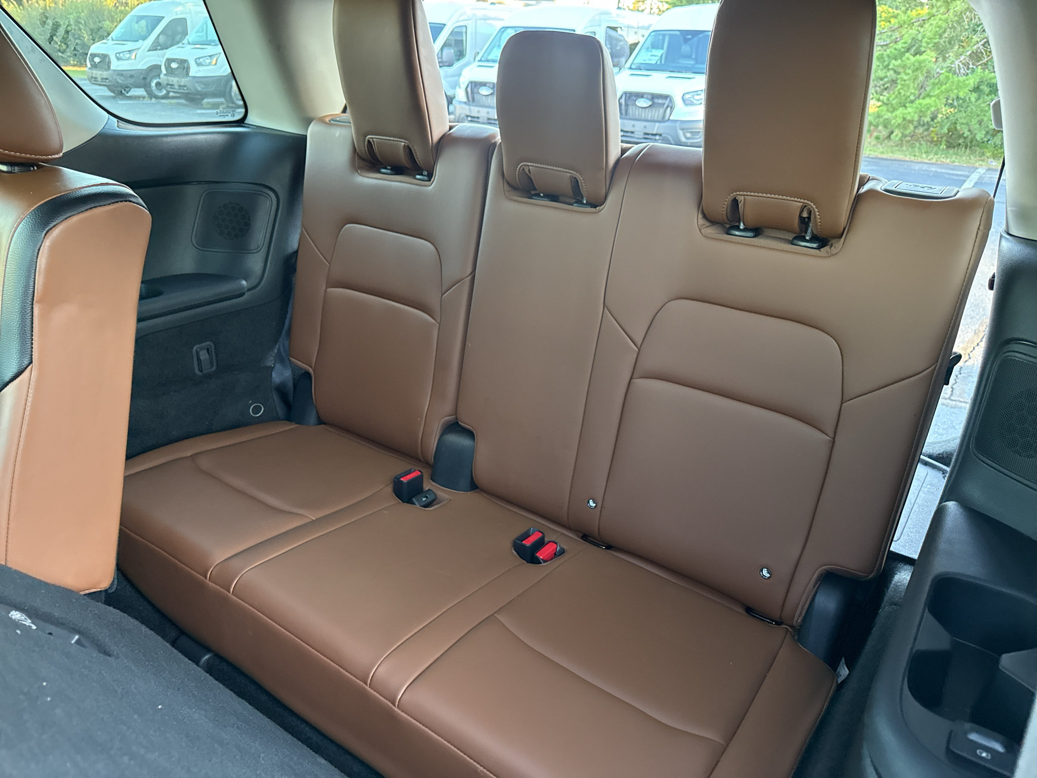 Used 2025 Nissan Pathfinder Platinum w/ Black Appearance Package FWD image 16