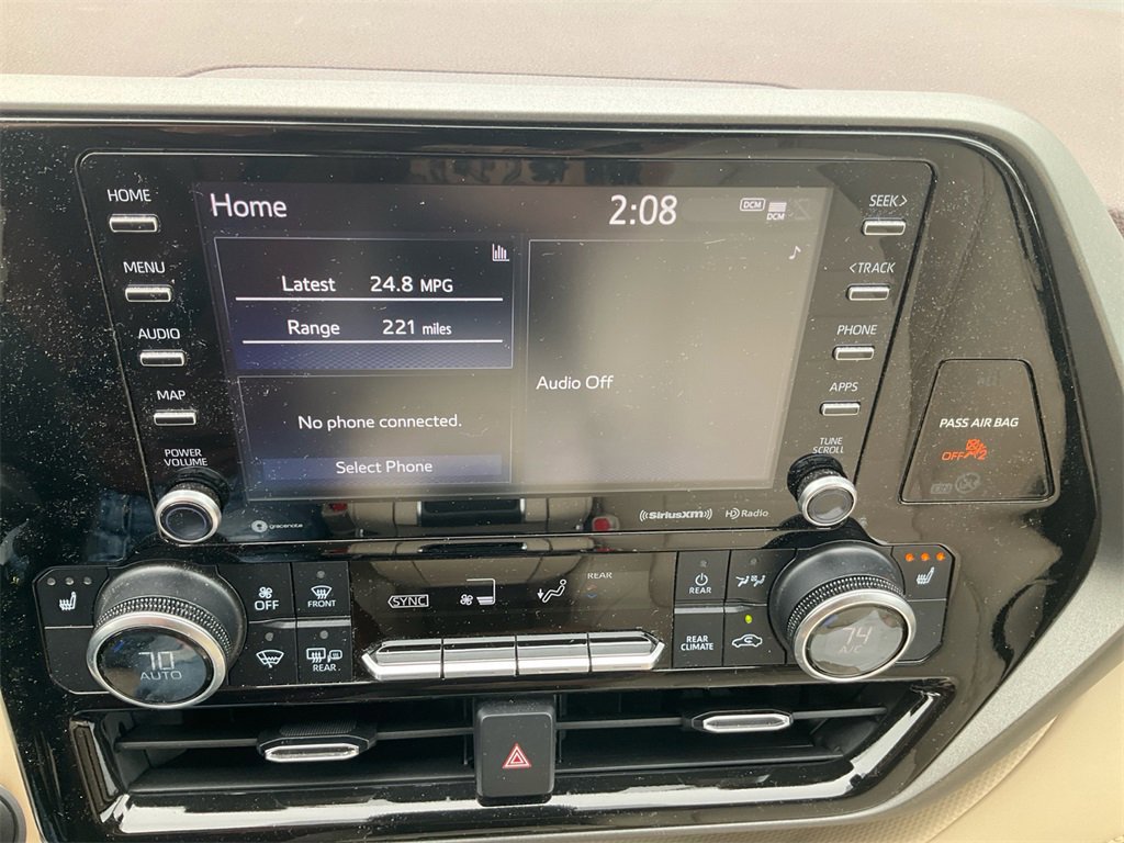 Used 2021 Toyota Highlander XLE image 23