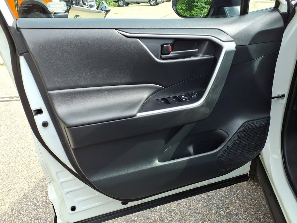 Used 2024 Toyota RAV4 LE AWD/4WD image 14