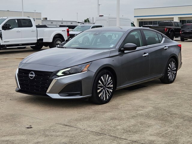 Used 2025 Nissan Altima 2.5 SV FWD image 7