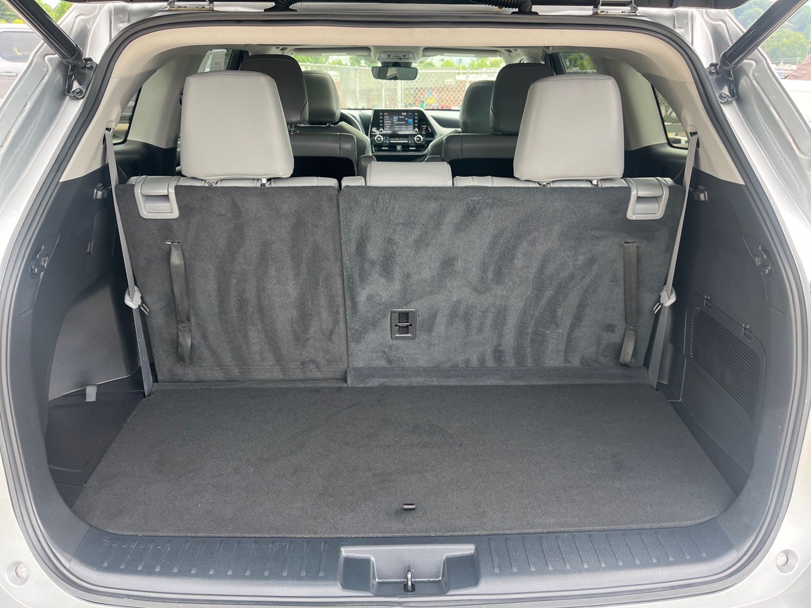 Used 2022 Toyota Highlander XLE AWD/4WD image 20