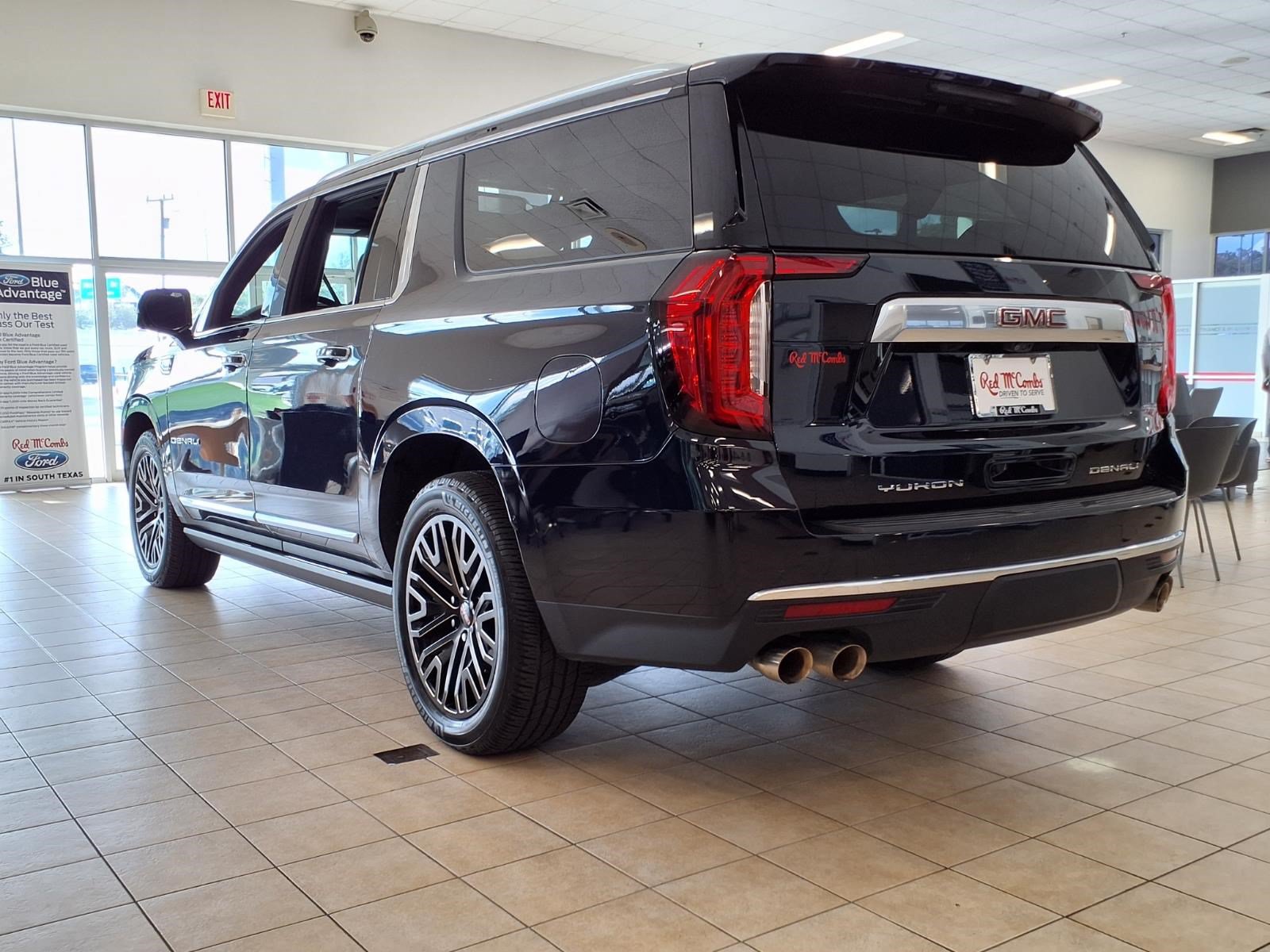 Used 2022 GMC Yukon XL Denali w/ Denali Ultimate Package AWD/4WD image 7