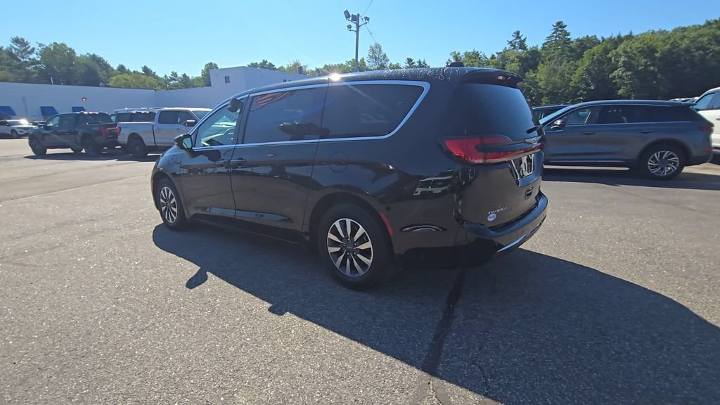 Used 2024 Chrysler Pacifica Limited FWD image 17