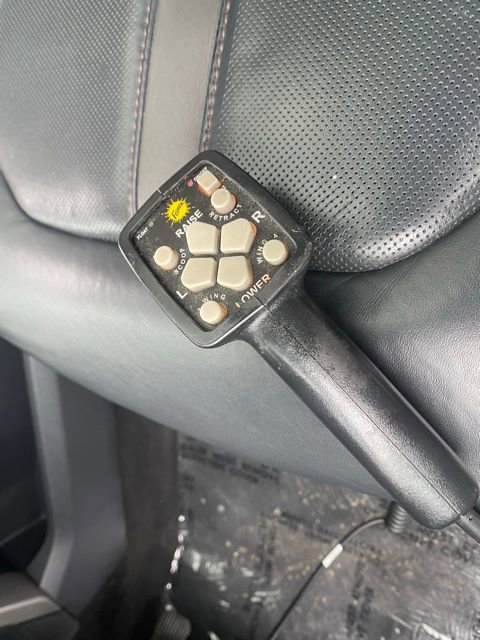 Certified 2022 Ford F350 Platinum w/ FX4 Off-Road Package image 38