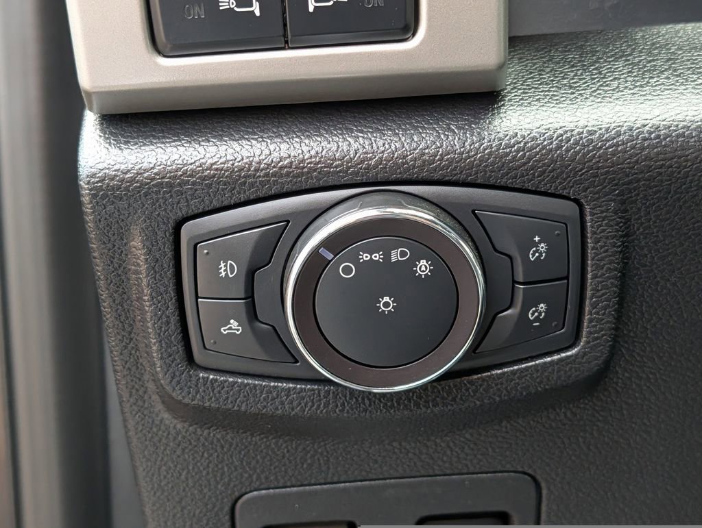 Certified 2019 Ford F150 Lariat w/ Equipment Group 502A Luxury AWD/4WD image 19
