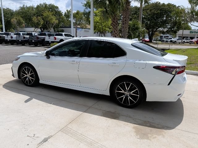 Used 2022 Toyota Camry SE FWD image 10