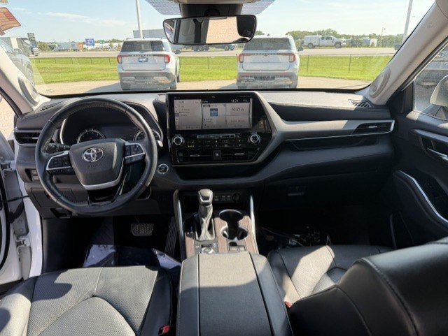 Used 2022 Toyota Highlander Limited AWD/4WD image 31