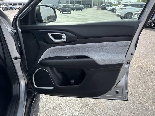 Used 2023 Jeep Compass Sport image 13