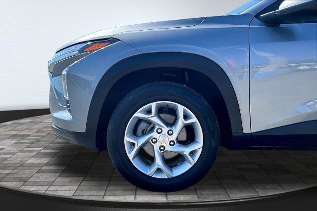 Used 2024 Chevrolet Trax LS w/ LS Convenience Package FWD image 9