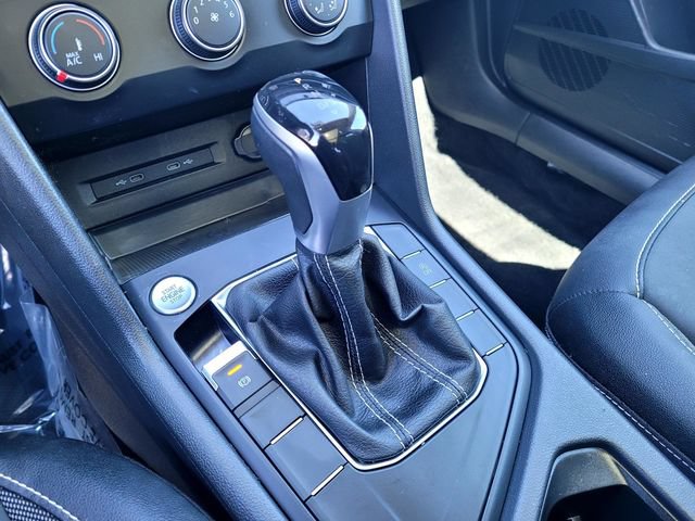 Used 2022 Volkswagen Taos SE w/ Panoramic Sunroof Package FWD image 19