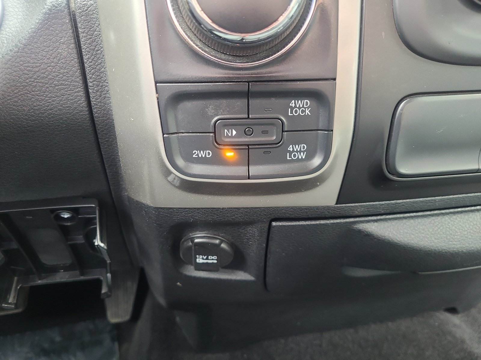 Used 2018 RAM 1500 Classic SLT AWD/4WD image 33