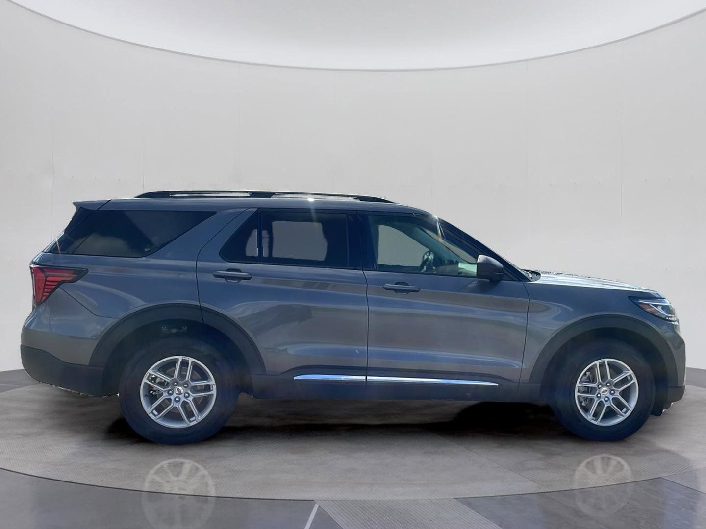 Certified 2025 Ford Explorer Active AWD/4WD image 8