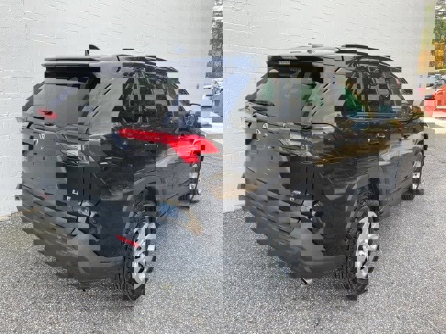 Used 2019 Toyota RAV4 LE image 3