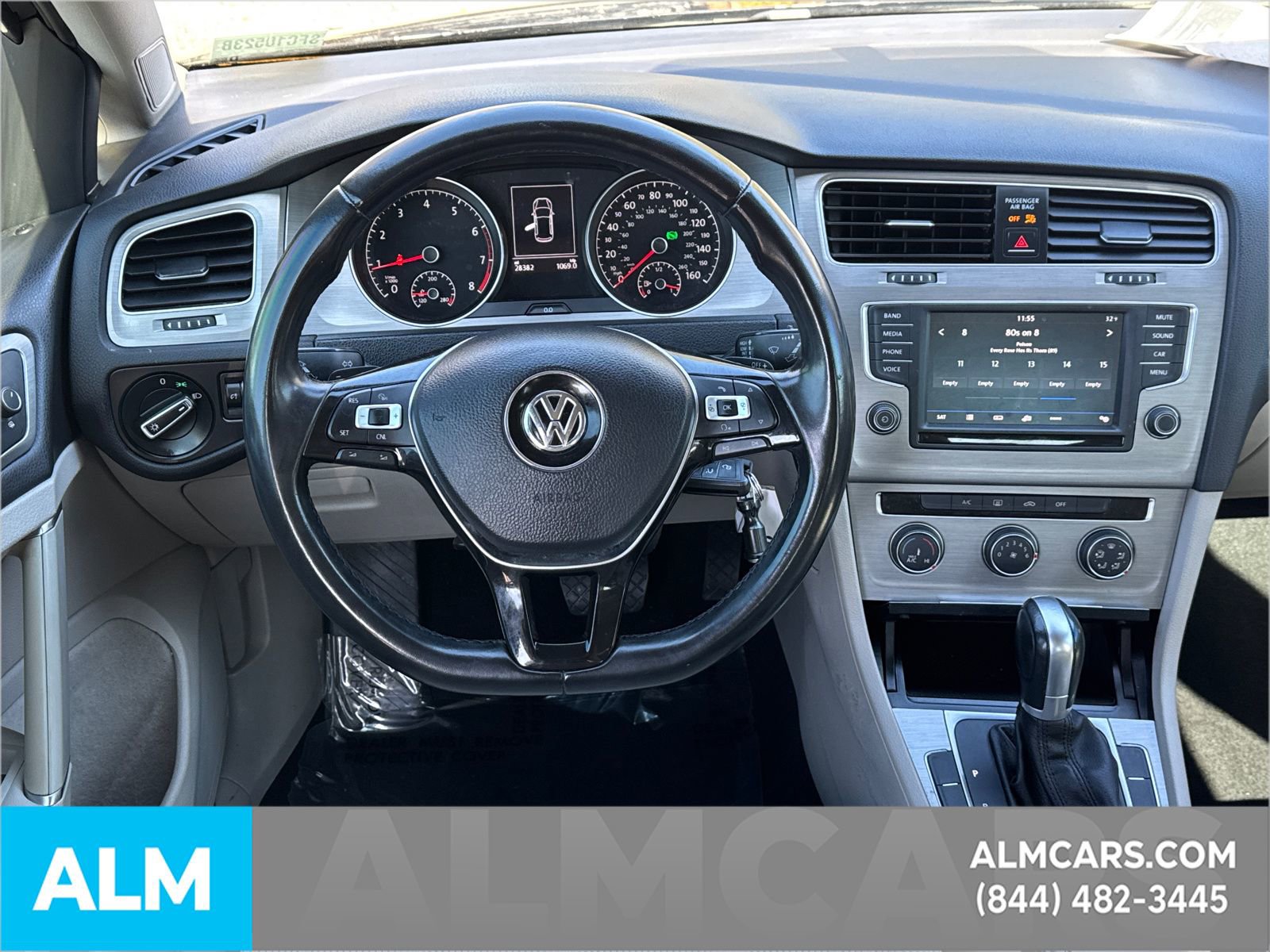 Used 2017 Volkswagen Golf SE image 27