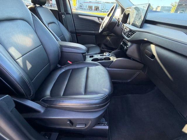 Certified 2025 Ford Escape Platinum AWD/4WD image 36