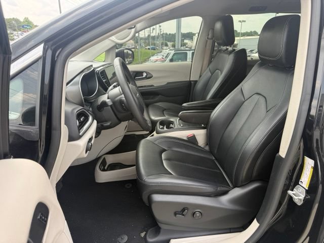 Used 2024 Chrysler Pacifica Touring-L FWD image 20