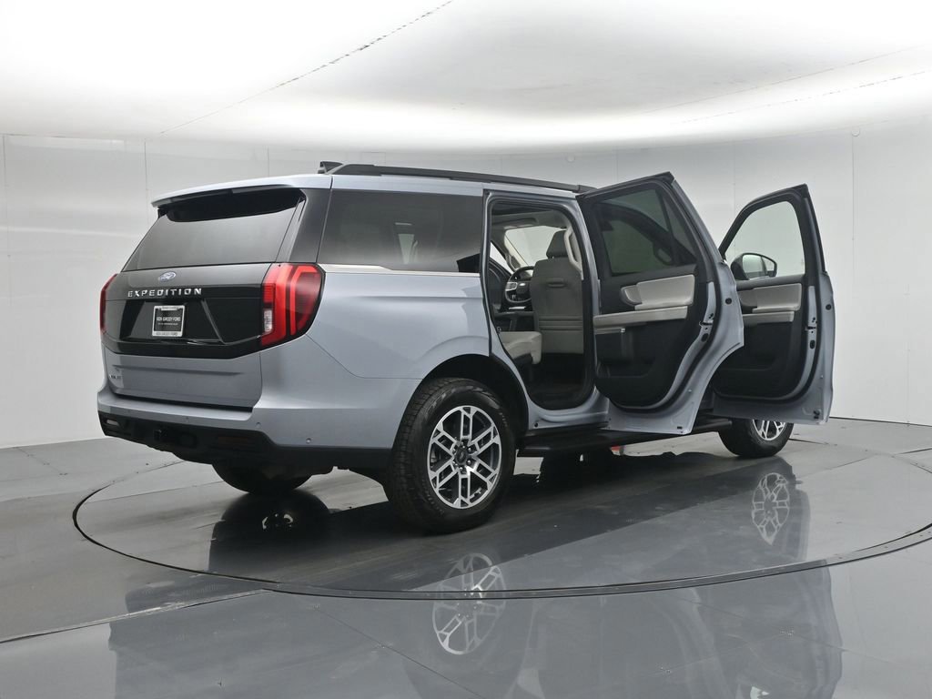 Certified 2025 Ford Expedition Active AWD/4WD image 55