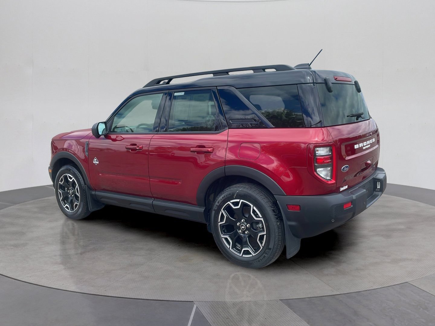 Certified 2025 Ford Bronco Sport Outer Banks w/ Outer Banks Tech Package+ AWD/4WD image 3
