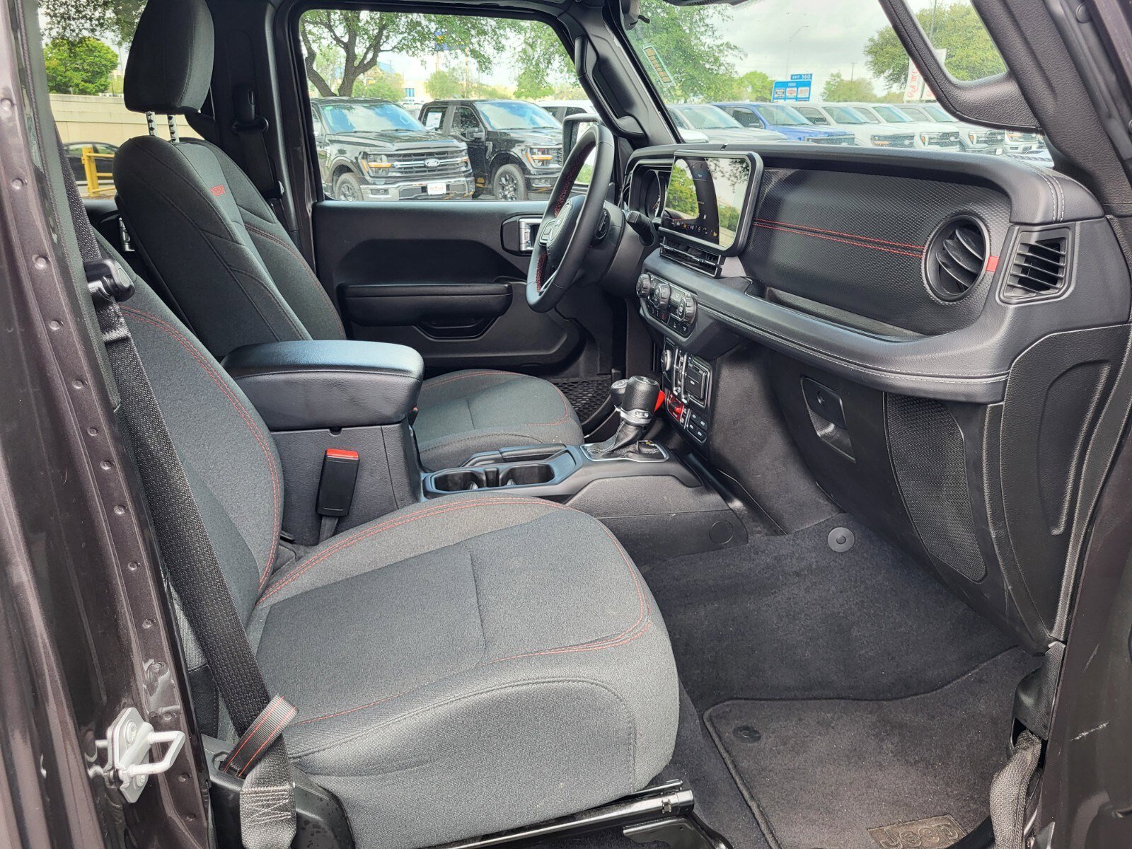 Used 2025 Jeep Wrangler Unlimited Rubicon image 13