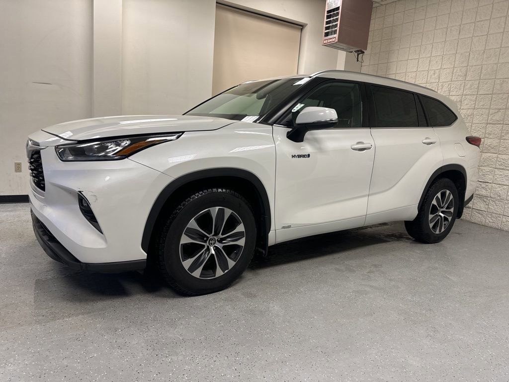 Used 2020 Toyota Highlander XLE image 16