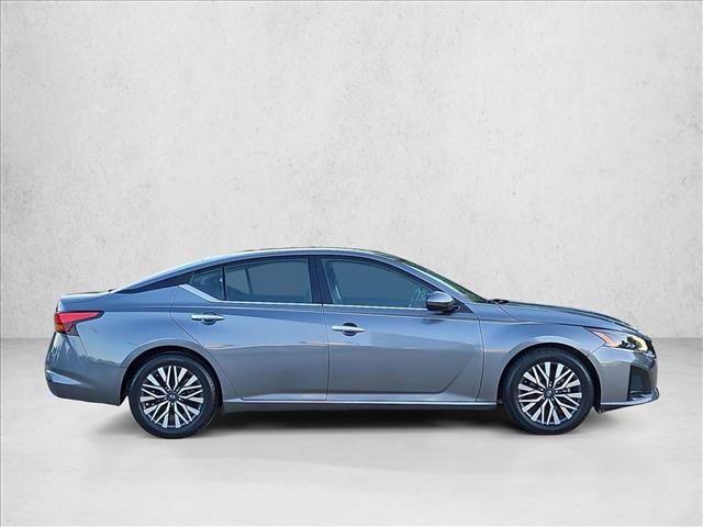 Used 2023 Nissan Altima 2.5 SV FWD image 4