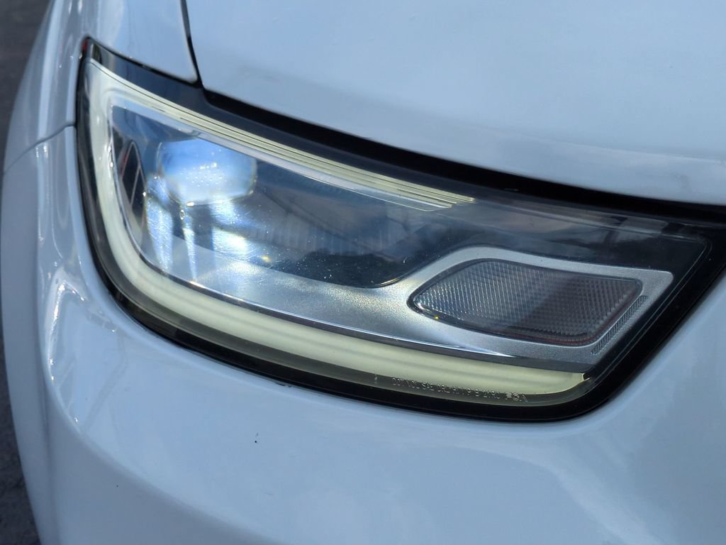 Used 2023 Chrysler Pacifica Touring-L FWD image 13