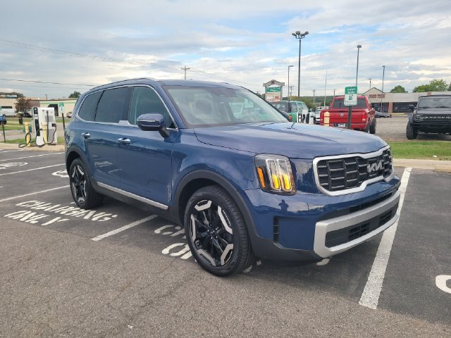 Used 2024 Kia Telluride S w/ S Sunroof Package FWD image 3
