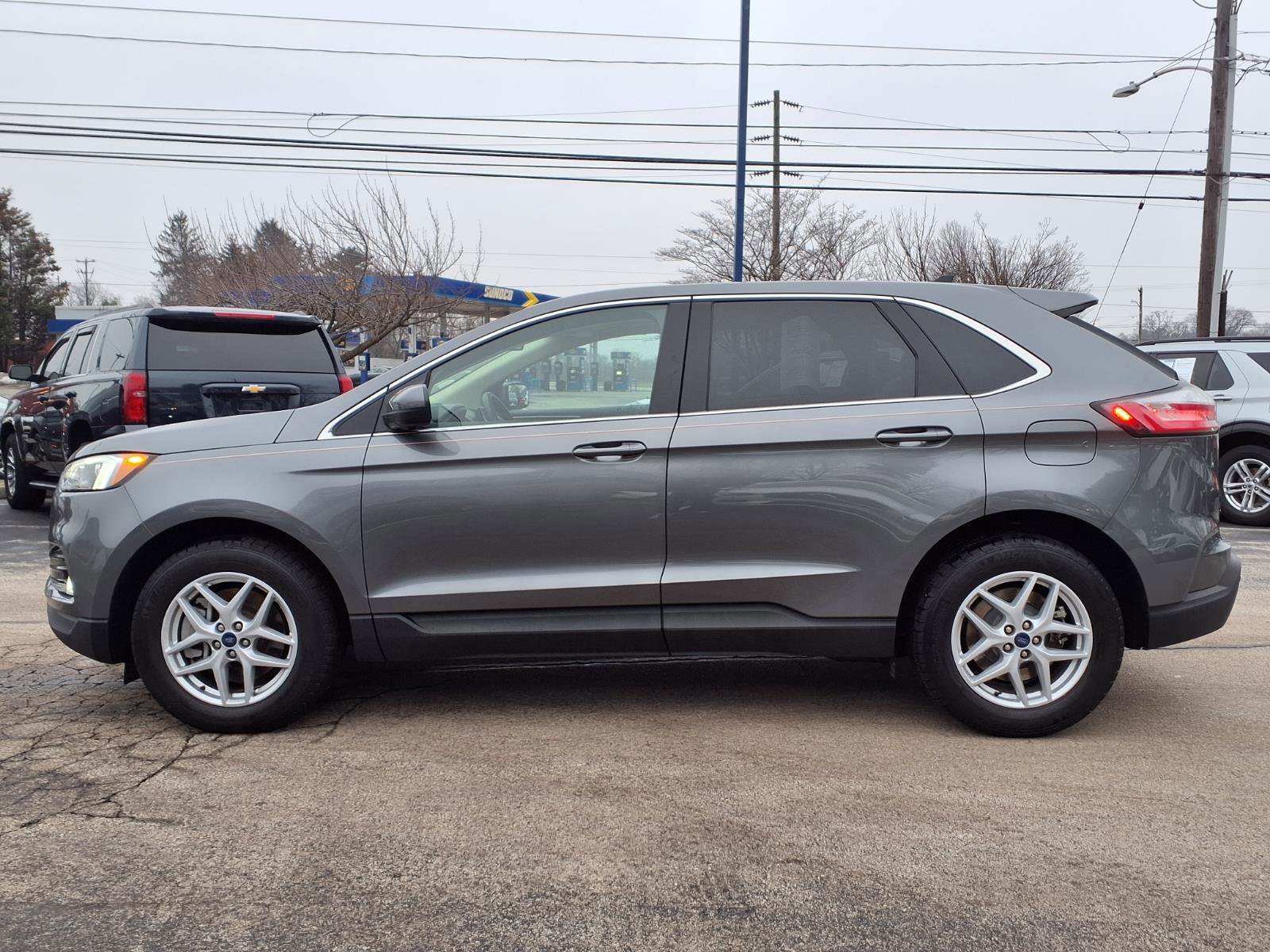 Certified 2022 Ford Edge SEL w/ Convenience Package image 2