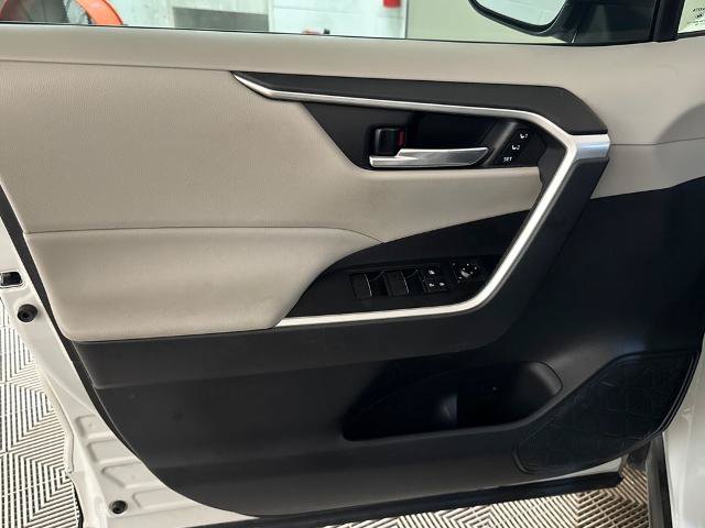 Used 2020 Toyota RAV4 XLE Premium FWD image 16