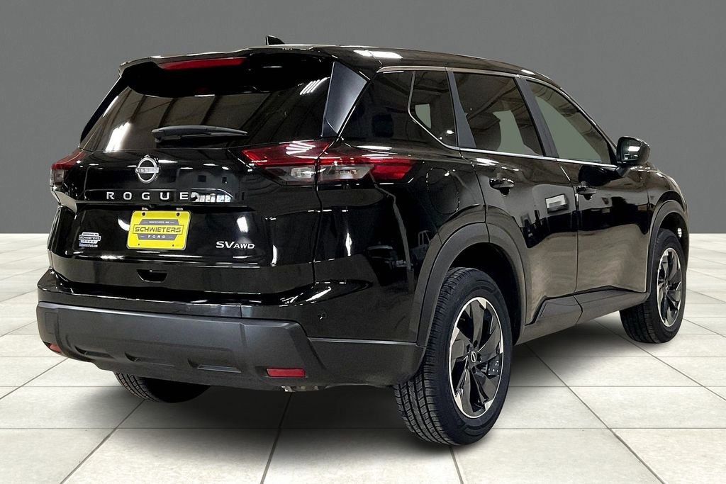 Used 2024 Nissan Rogue SV image 4