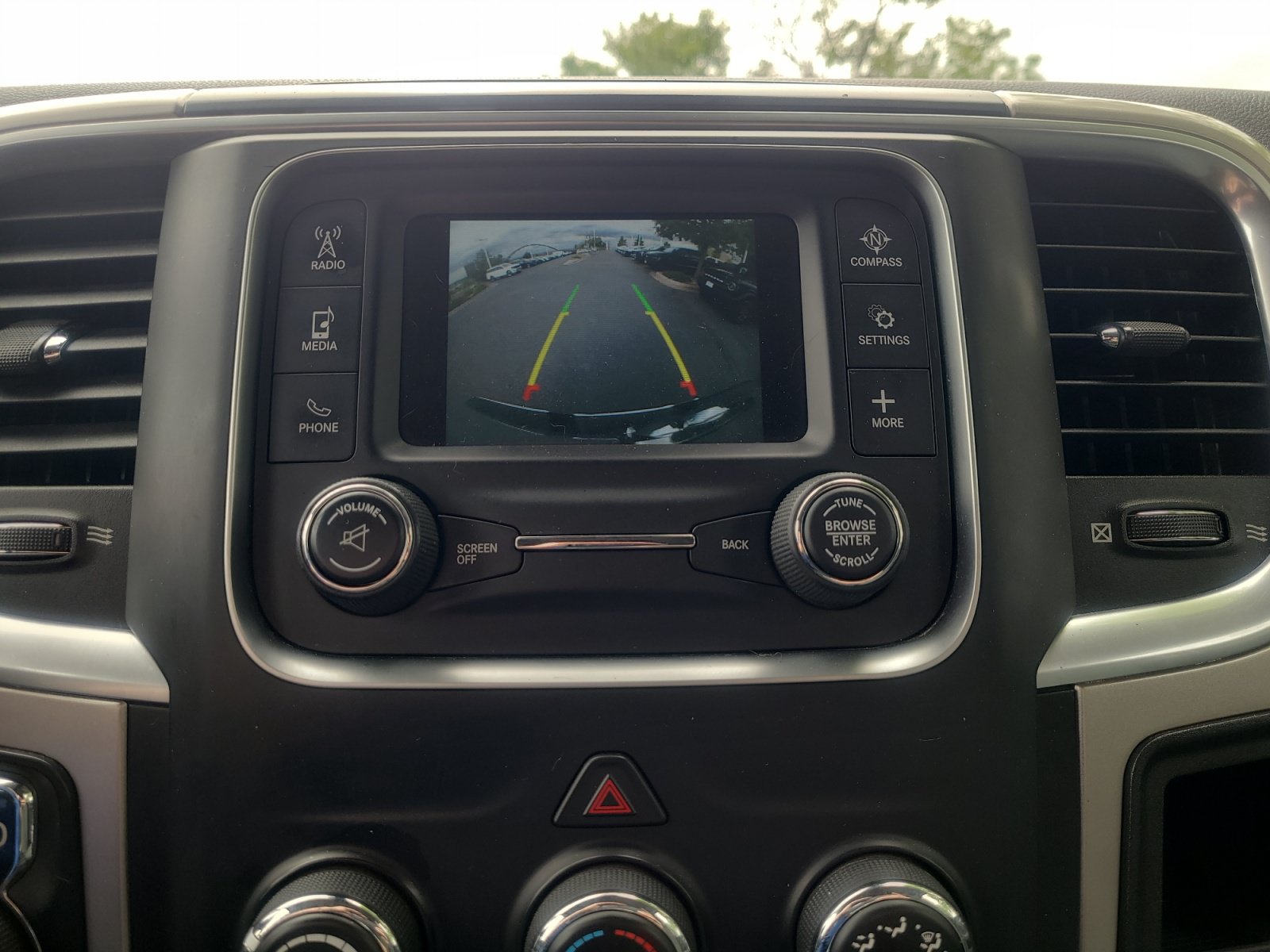 Used 2018 RAM 1500 Classic SLT AWD/4WD image 28