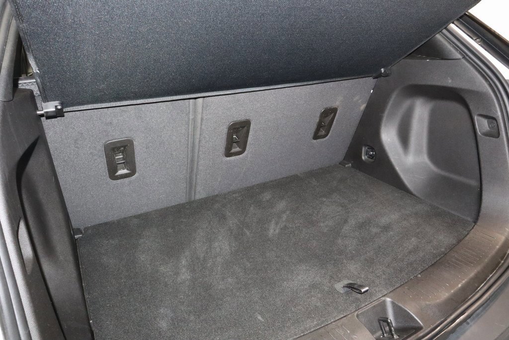 Used 2022 Chevrolet Bolt EUV LT w/ Driver Confidence Package image 17