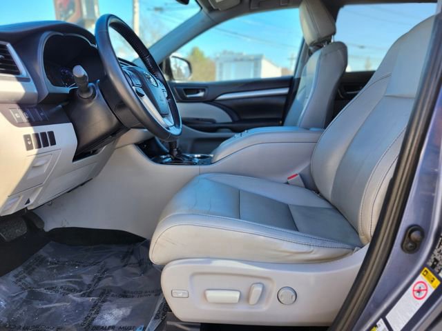 Used 2019 Toyota Highlander XLE image 20