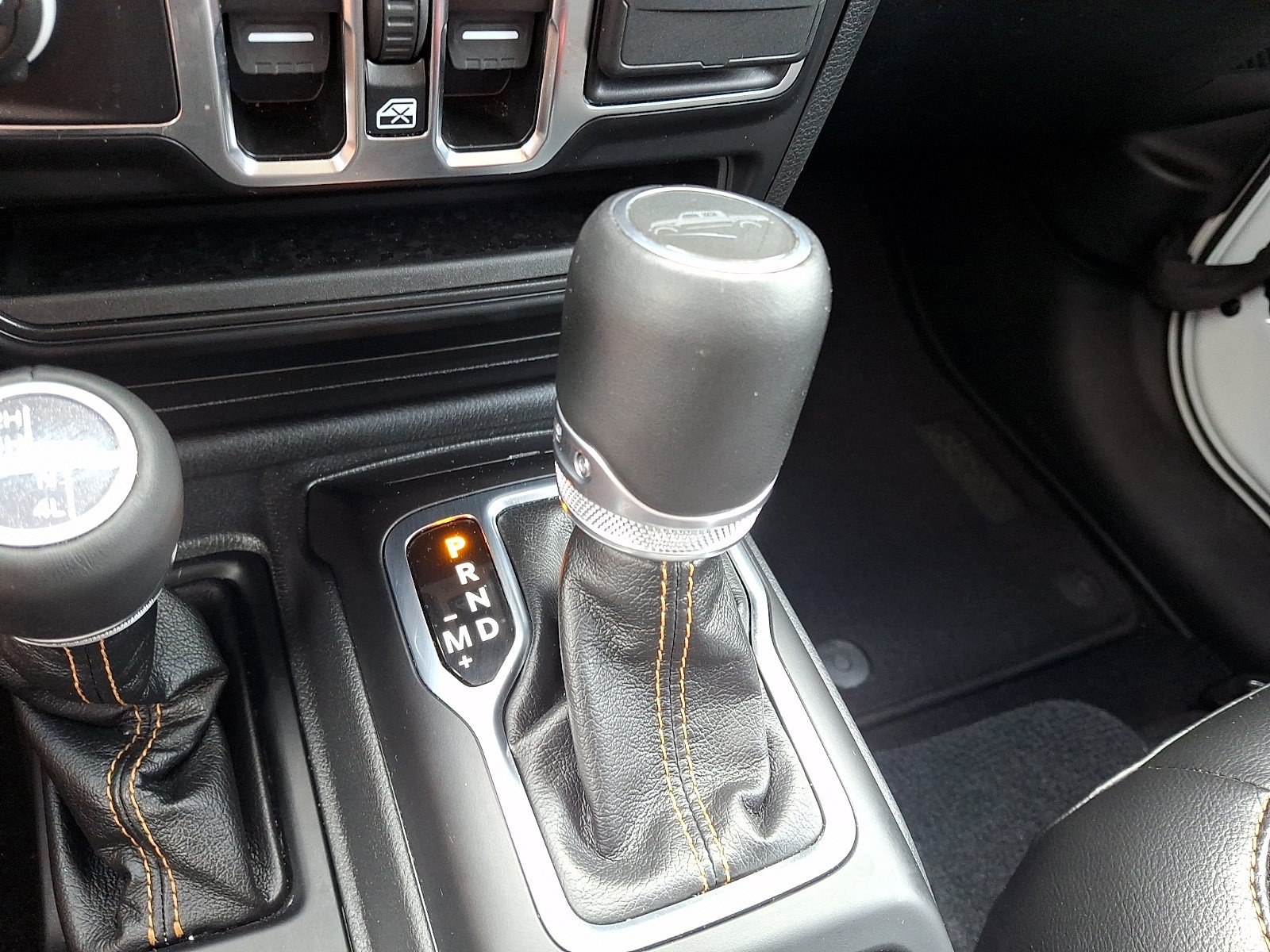 Used 2023 Jeep Gladiator Overland AWD/4WD image 13