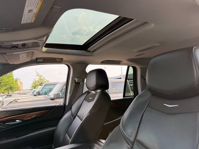 Used 2017 Cadillac Escalade Luxury AWD/4WD image 11