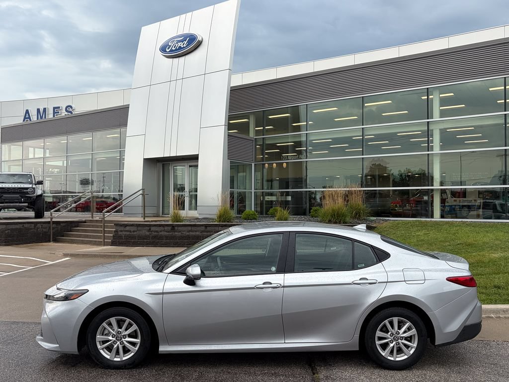 Used 2025 Toyota Camry LE FWD image 3
