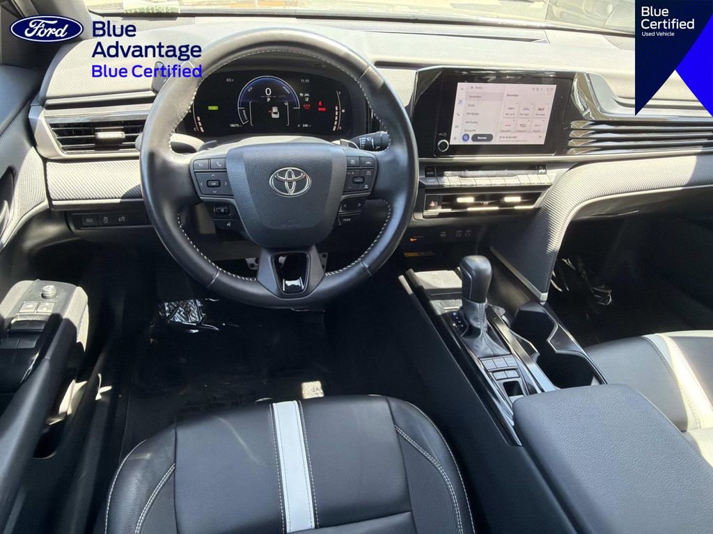Used 2025 Toyota Camry SE FWD image 9