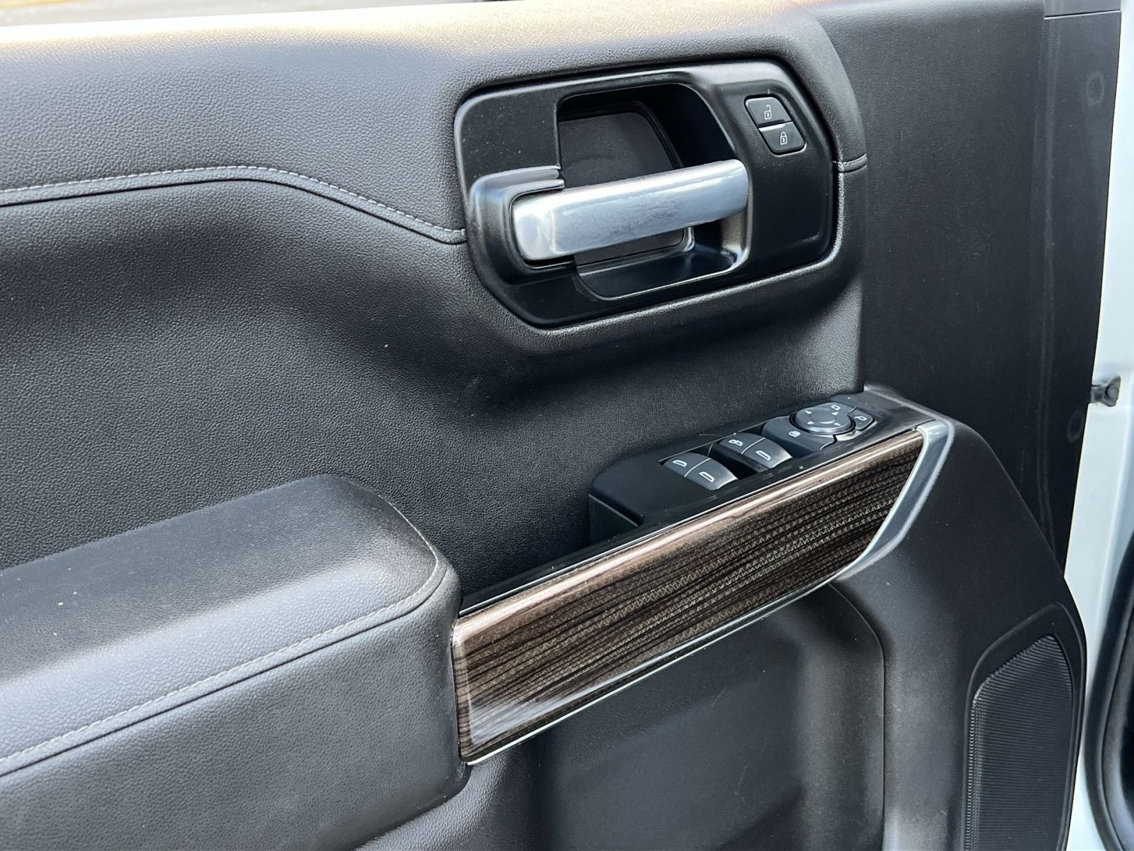 Used 2020 Chevrolet Silverado 1500 LT w/ All-Star Edition AWD/4WD image 15