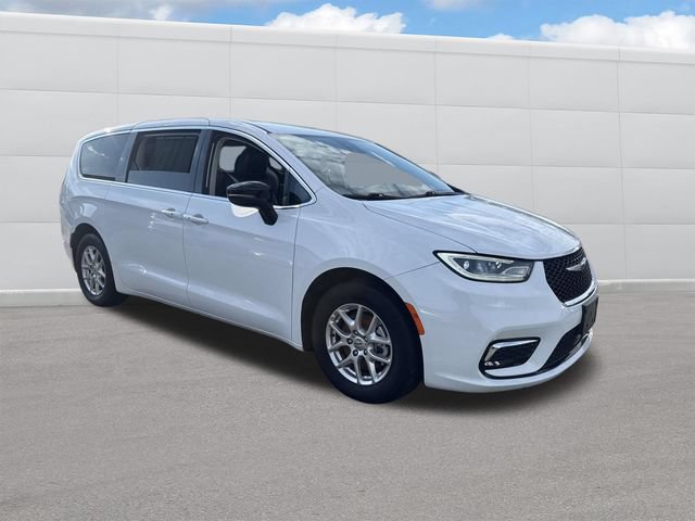 Used 2024 Chrysler Pacifica Touring-L FWD image 12