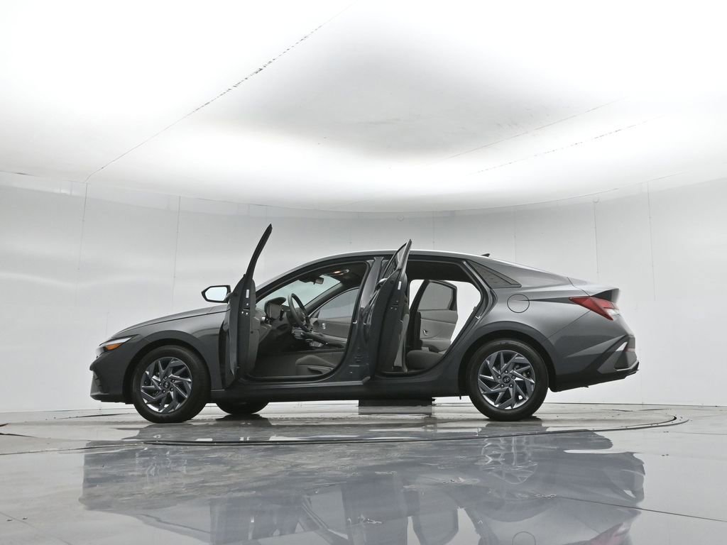 Used 2024 Hyundai Elantra SEL image 54