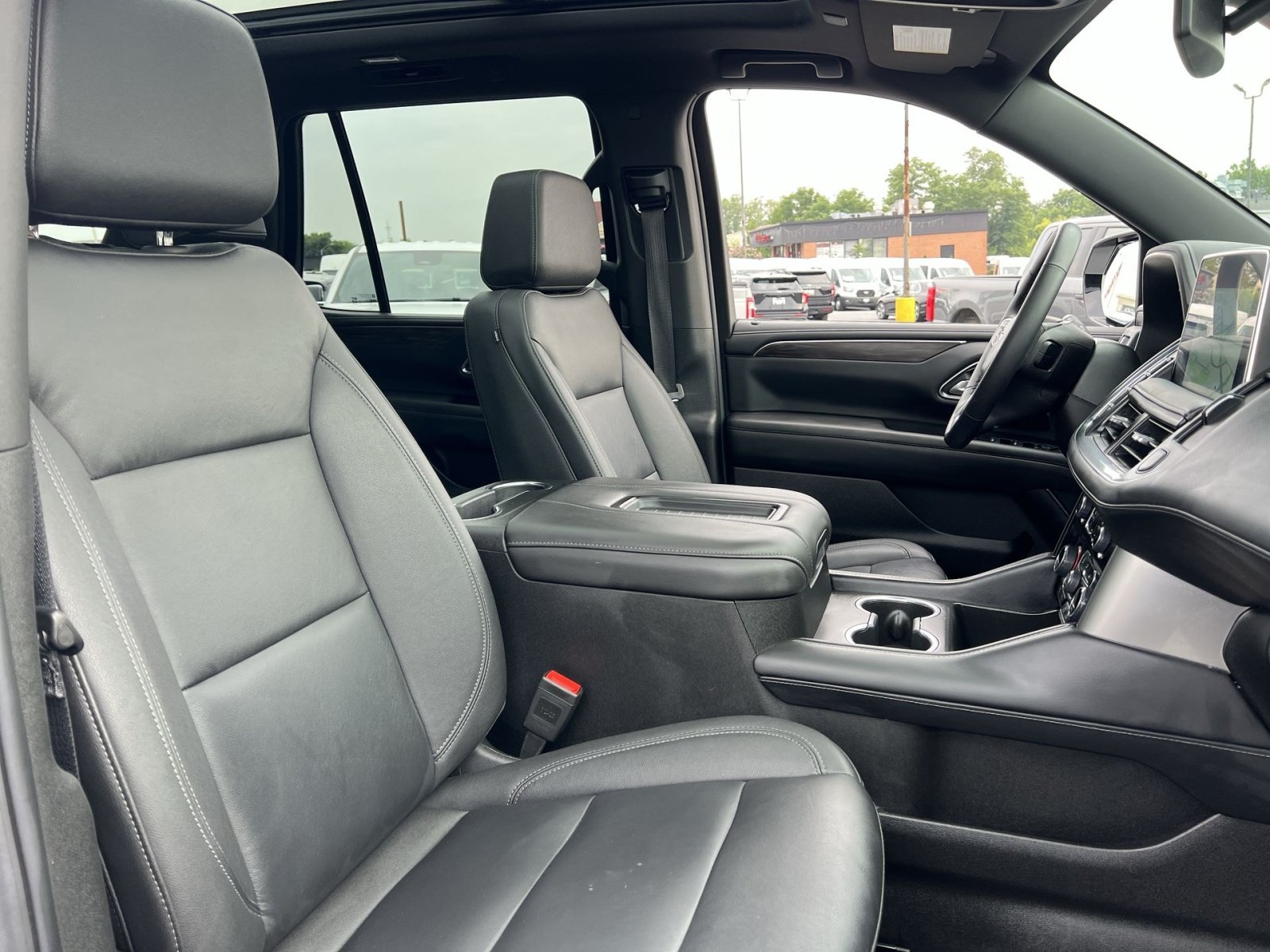 Used 2024 Chevrolet Tahoe Z71 w/ Luxury Package AWD/4WD image 28