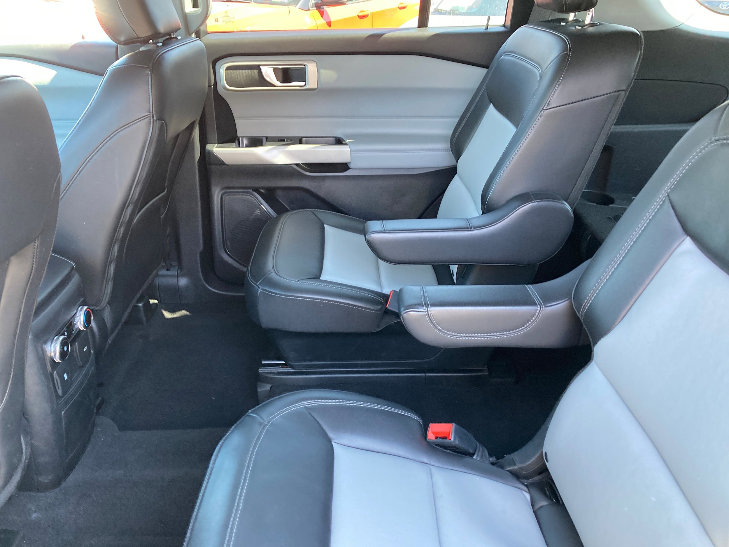 Certified 2022 Ford Explorer XLT w/ Equipment Group 202A AWD/4WD image 10