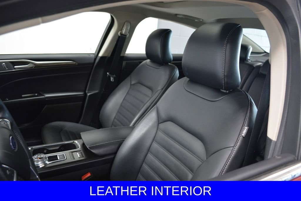 Certified 2017 Ford Fusion SE w/ Fusion SE Technology Package FWD image 9
