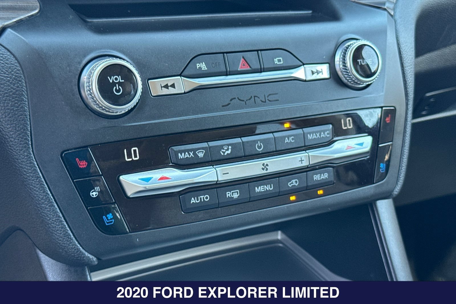 Certified 2020 Ford Explorer Limited RWD image 24