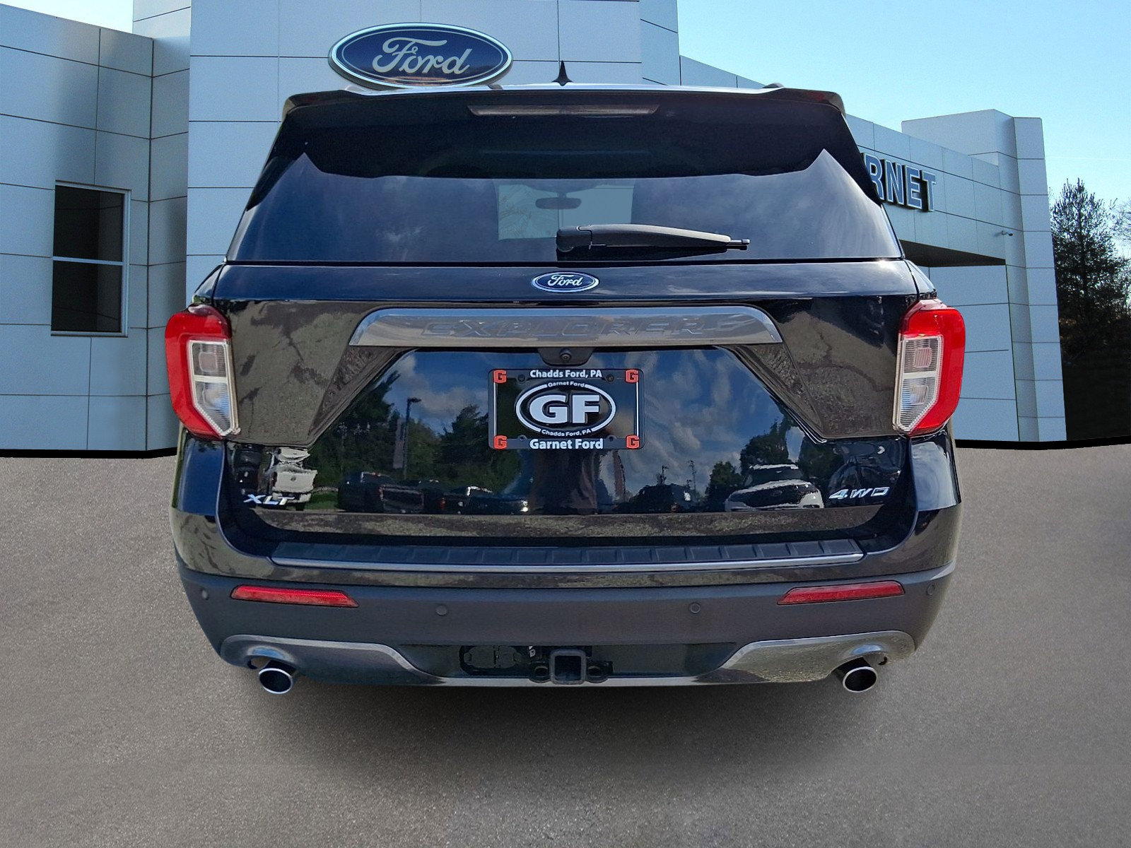 Certified 2023 Ford Explorer XLT w/ Equipment Group 202A AWD/4WD image 7