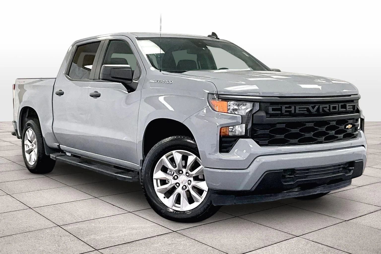 Used 2024 Chevrolet Silverado 1500 Custom image 2