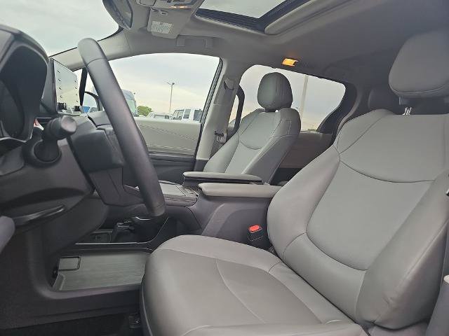Used 2021 Toyota Sienna XLE w/ XLE Plus Package FWD image 15