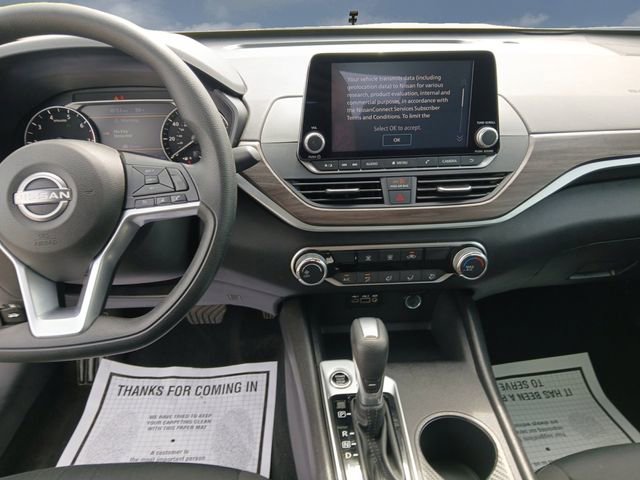 Used 2025 Nissan Altima 2.5 SV FWD image 11