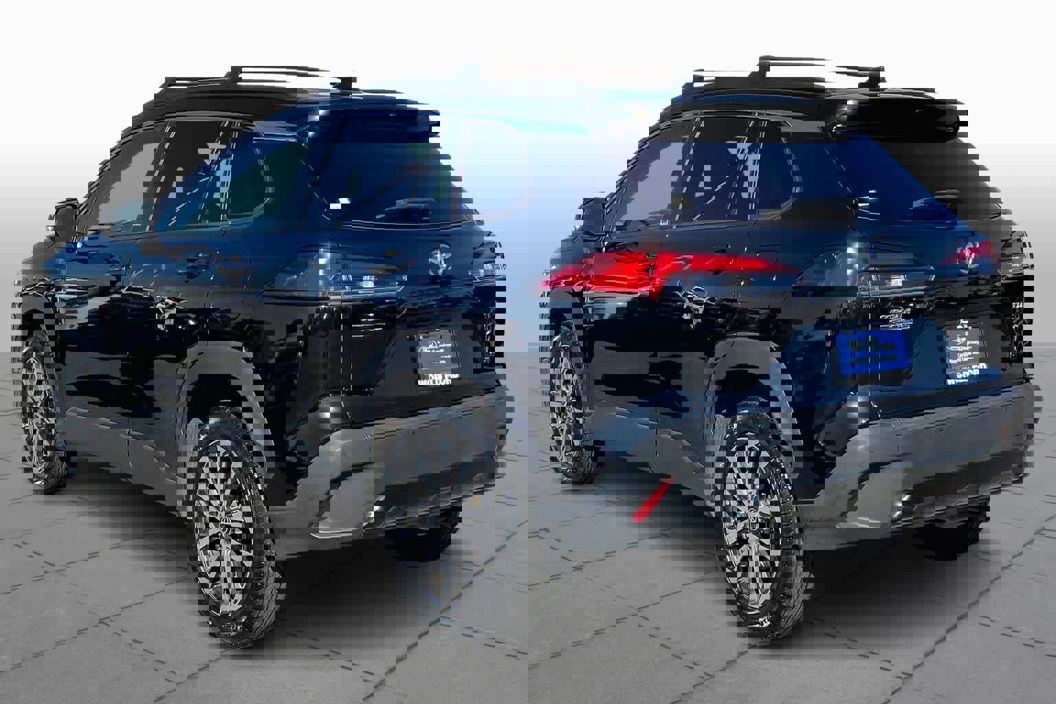 Used 2022 Toyota Corolla Cross XLE image 11